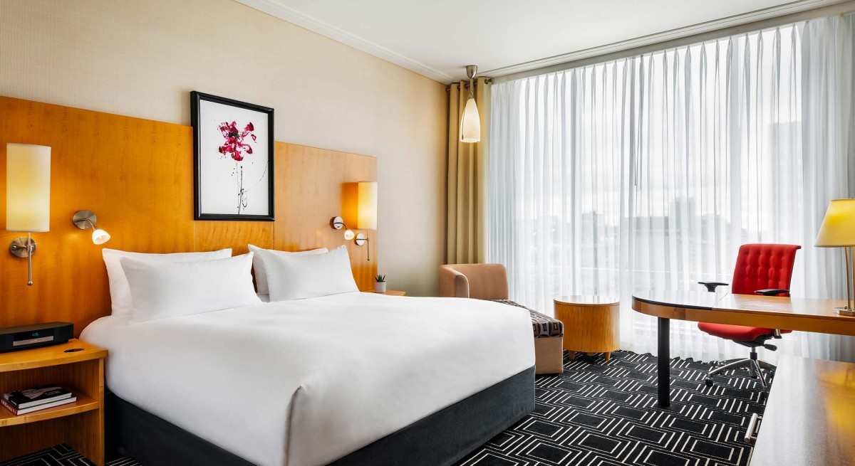 Sofitel Montreal Golden Mile - Luxury Room